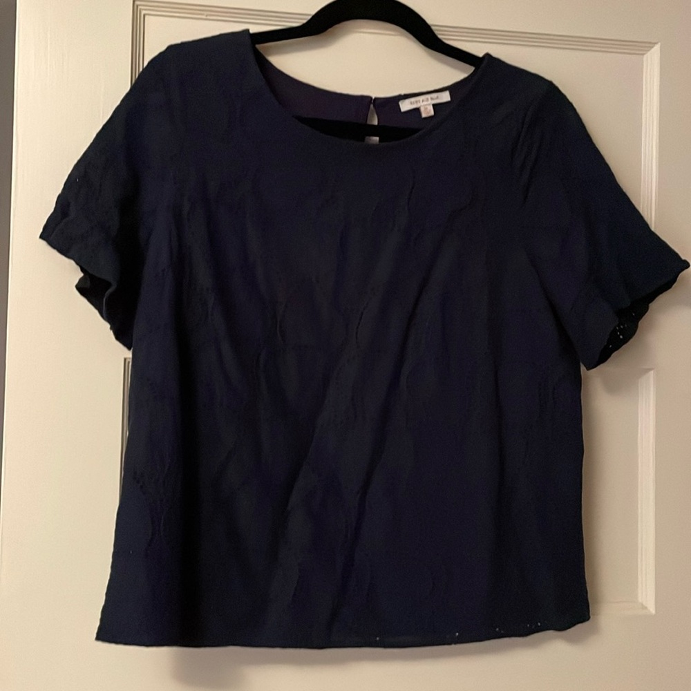 Blue eyelet short sleeved shirt with lining size medium
